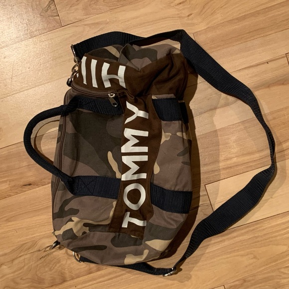 TOMMY HILFIGER small gym bag